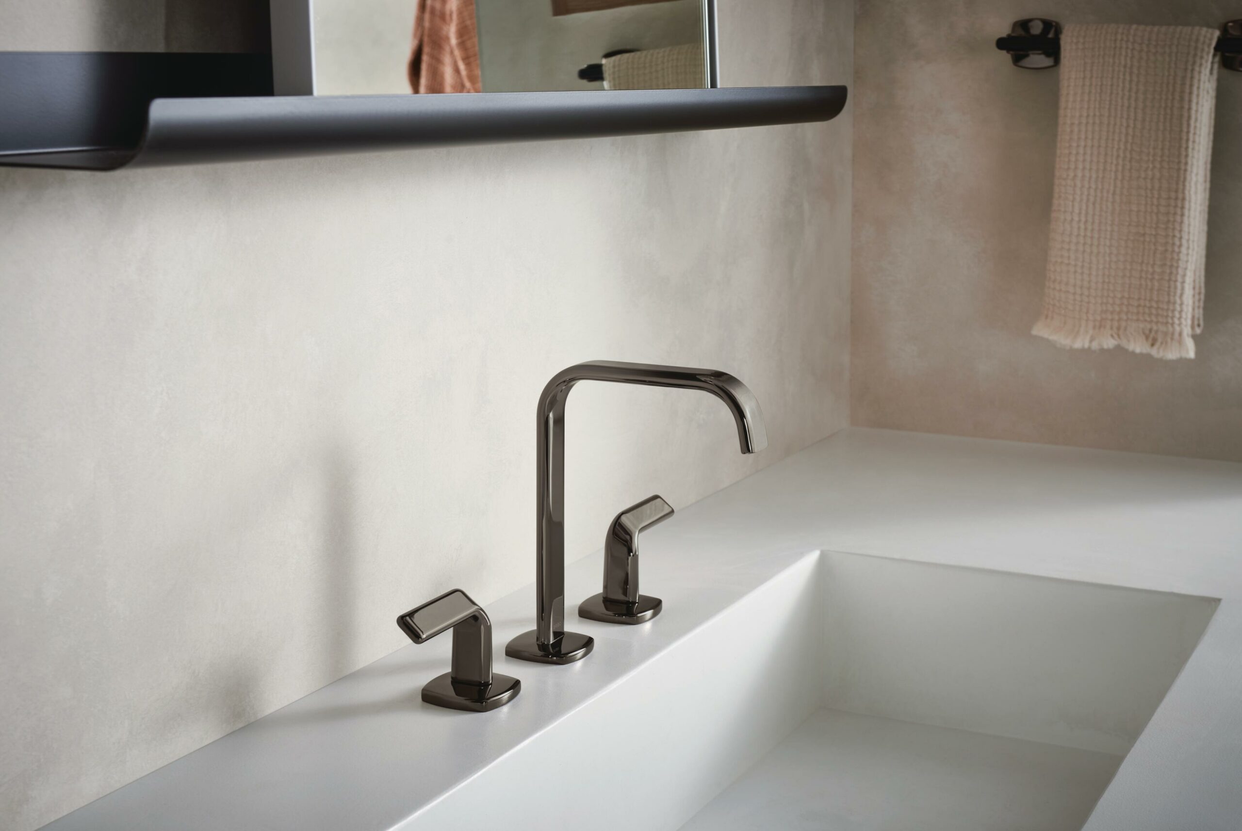 Sunken bathroom sink with a brilliant black finish on the Allaria faucet from Brizo